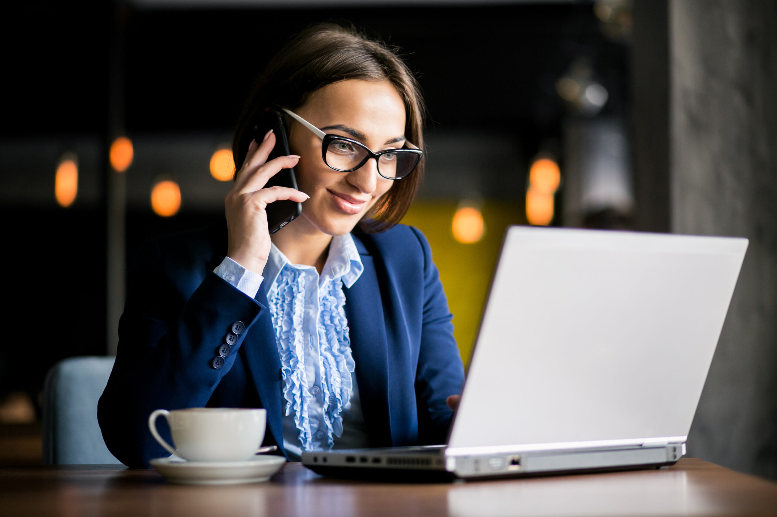 Business woman working in a cafe
